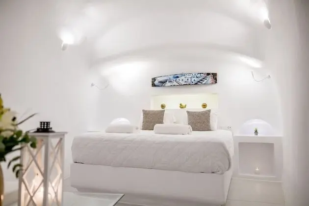 Icon Apartment (1 King Bed and 1 Bed Deck)
