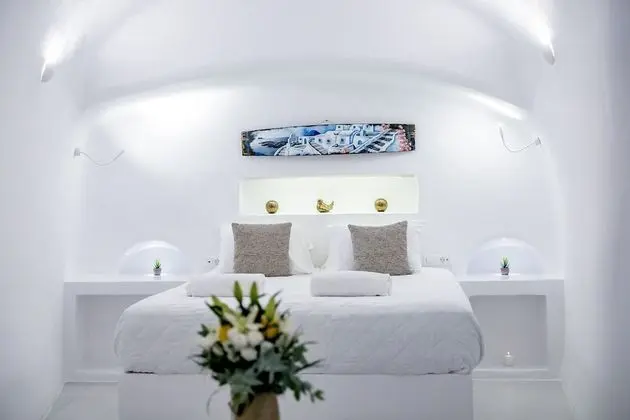 Icon Apartment (1 King Bed and 1 Bed Deck)