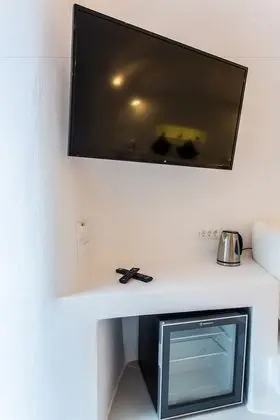 Icon Apartment (1 King Bed and 1 Bed Deck)
