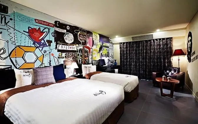 Customized Suite Twin (bigger than most rooms in seoul)
