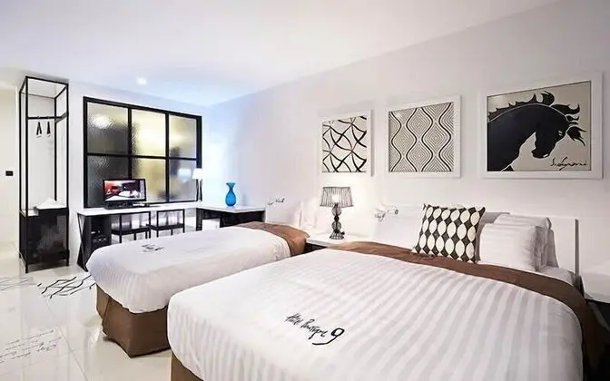 Customized Suite Twin (bigger than most rooms in seoul)