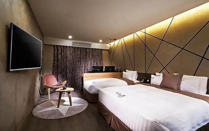Customized Suite Twin (bigger than most rooms in seoul)