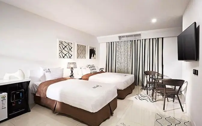 Customized Suite Twin (bigger than most rooms in seoul)