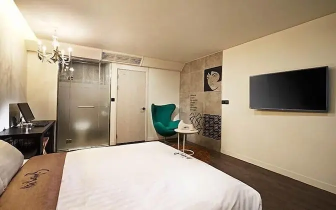 Deluxe Tek Büyük Yataklı Oda (bigger than most rooms in seoul)