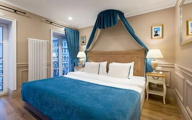 Deluxe Tek Büyük Yataklı Oda