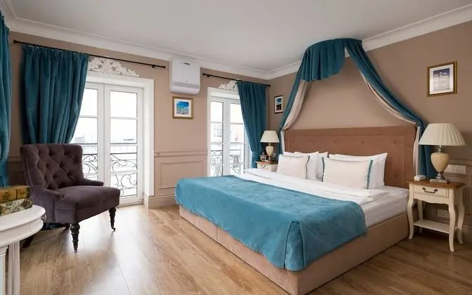 Deluxe Tek Büyük Yataklı Oda