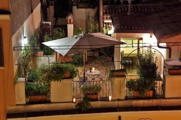 Romantic Süit, Teras