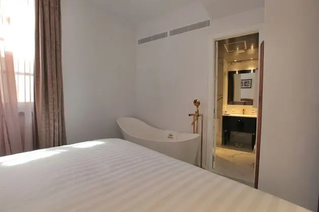 Classic Tek Büyük Yataklı Oda