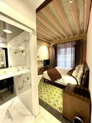 Deluxe Tek Büyük Yataklı Oda