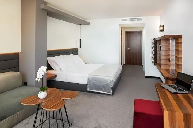 Deluxe Tek Büyük Yataklı Oda, Balkon, Deniz Manzaralı