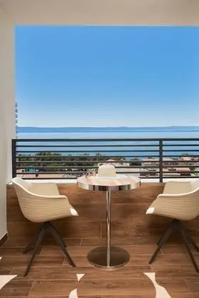 Deluxe Tek Büyük Yataklı Oda, Balkon, Deniz Manzaralı