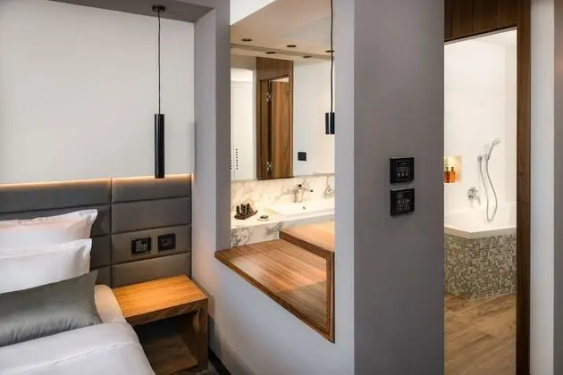 Deluxe Tek Büyük Yataklı Oda, Balkon, Deniz Manzaralı