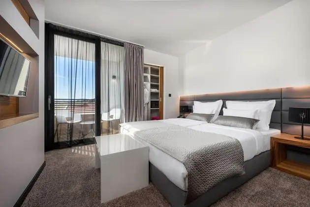 Deluxe Tek Büyük Yataklı Oda, Balkon, Deniz Manzaralı