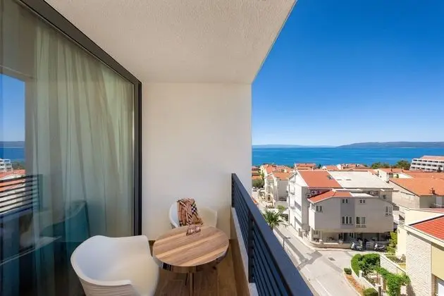 Deluxe Tek Büyük Yataklı Oda, Balkon, Kısmi Deniz Manzaralı