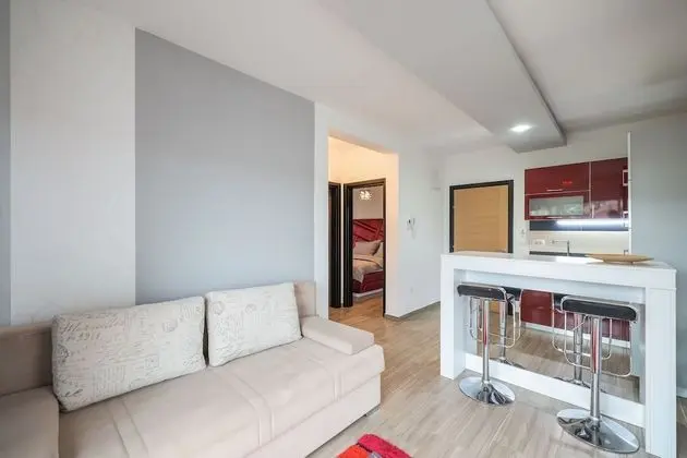 Apart Daire, 2 Yatak Odası, Havuz Manzaralı (1)