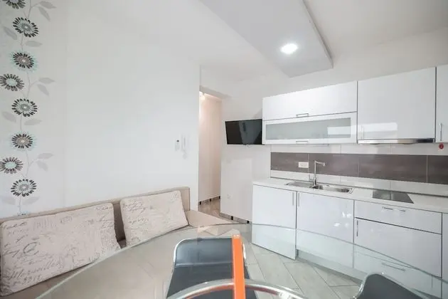 Apart Daire, Havuz Manzaralı, Zemin Kat