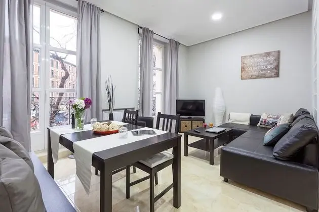 Design Apart Daire, 2 Yatak Odası (Beautiful Apt. Historic District -Sol)