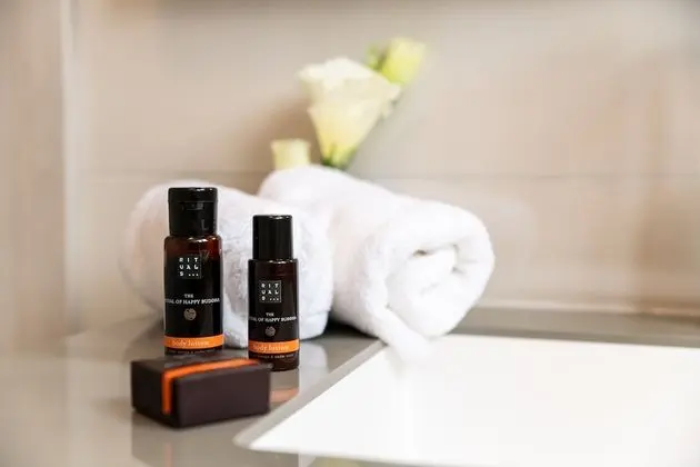 Deluxe Tek Büyük Yataklı Oda, 1 Büyük (Queen) Boy Yatak ve Çekyat, Sigara İçilmez, Deniz Manzaralı