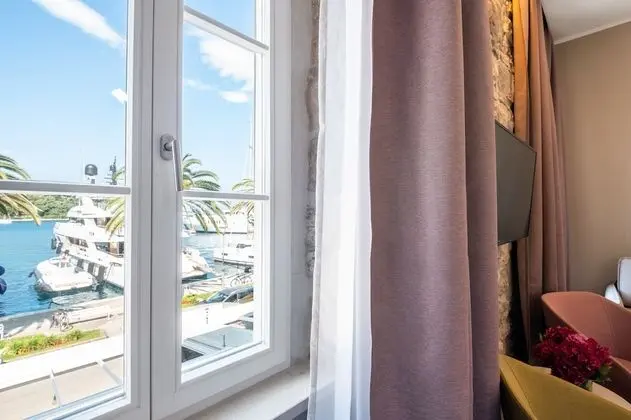 Deluxe Tek Büyük Yataklı Oda, 1 Büyük (Queen) Boy Yatak ve Çekyat, Sigara İçilmez, Deniz Manzaralı