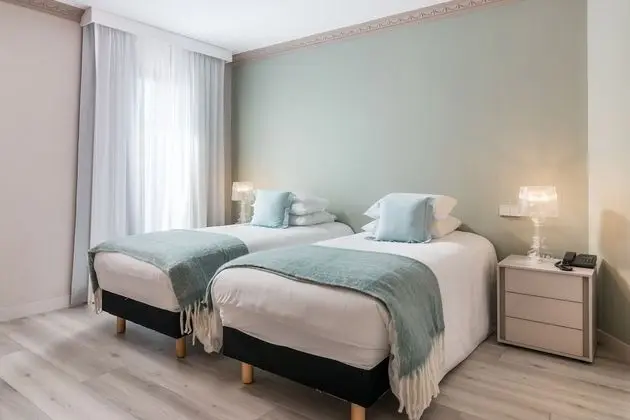 Standard Tek Büyük Yataklı Oda, Balkon, Kısmi Deniz Manzarası