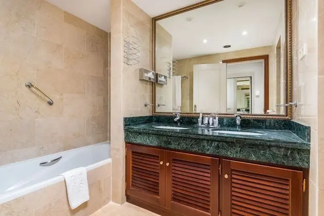 Standard Tek Büyük Yataklı Oda, Balkon, Kısmi Deniz Manzarası