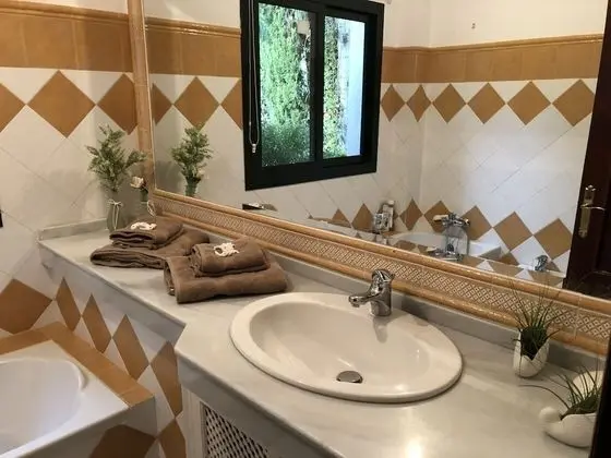 Süit, 1 Büyük (Queen) Boy Yatak, Bahçe Manzaralı
