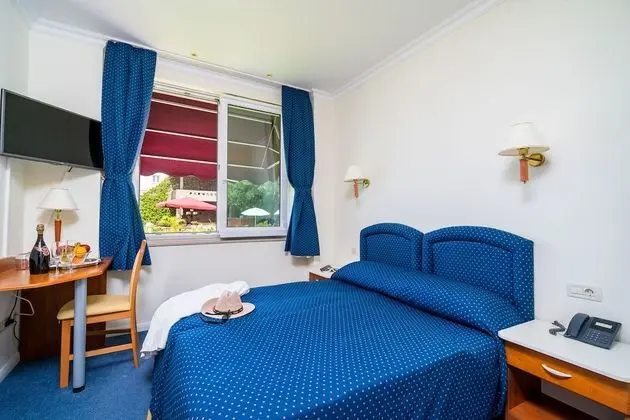 Tek Büyük veya İki Ayrı Yataklı Oda