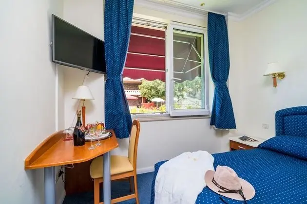 Tek Büyük veya İki Ayrı Yataklı Oda