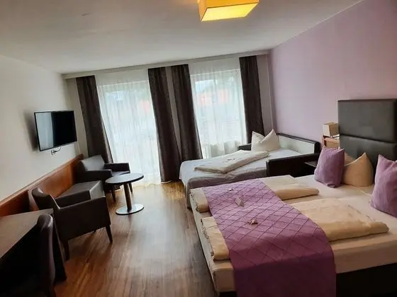 Üç Kişilik Oda