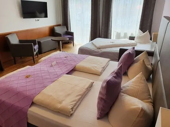 Üç Kişilik Oda