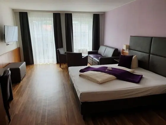 Üç Kişilik Oda