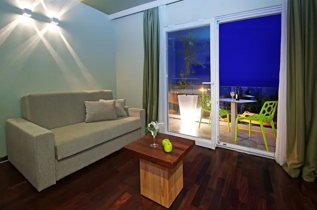 Deluxe Tek Büyük veya İki Ayrı Yataklı Oda, Balkon, Deniz Manzaralı
