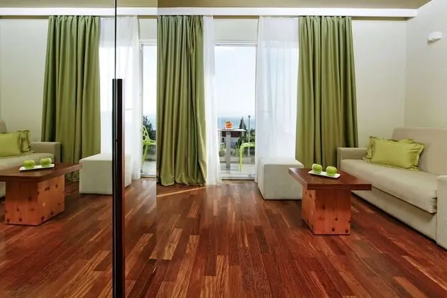 Deluxe Tek Büyük veya İki Ayrı Yataklı Oda, Balkon, Deniz Manzaralı