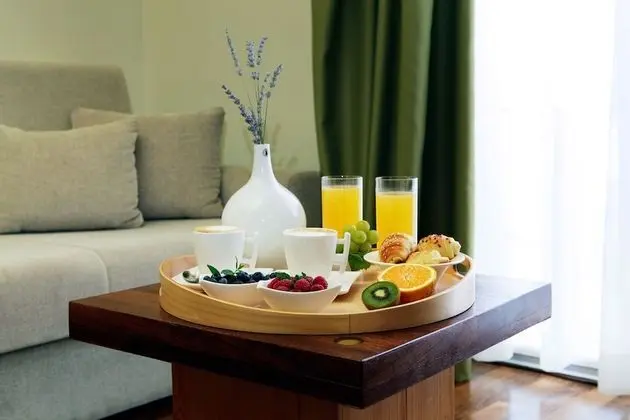 Deluxe Tek Büyük veya İki Ayrı Yataklı Oda, Balkon, Deniz Manzaralı