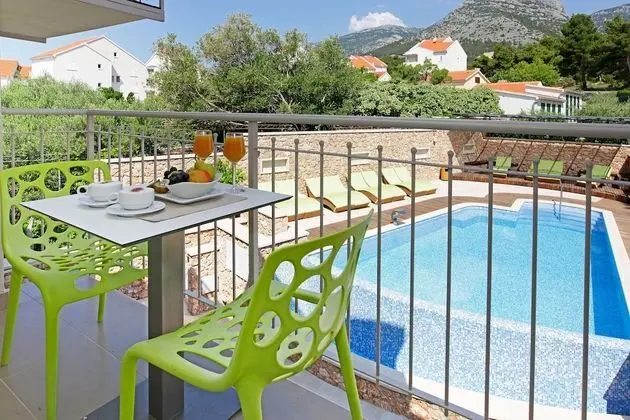 Standard Tek Büyük veya İki Ayrı Yataklı Oda, Balkon, Havuz Manzaralı