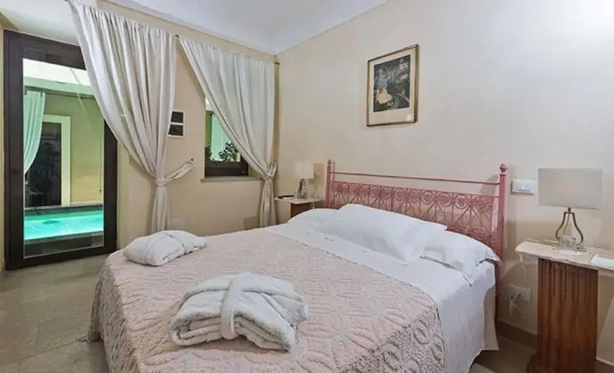Standard Tek Büyük Yataklı Oda
