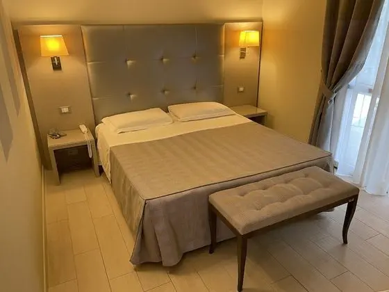 Premium Tek Büyük Yataklı Oda