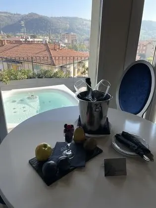 Süit, Sıcak Su Küveti