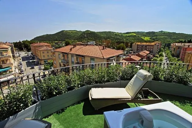 Süit, Sıcak Su Küveti