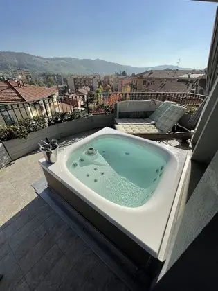 Süit, Sıcak Su Küveti