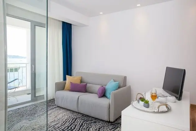 Deluxe Tek Büyük Yataklı Oda, Balkon, Deniz Manzaralı