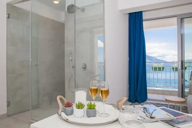 Deluxe Tek Büyük Yataklı Oda, Balkon, Deniz Manzaralı