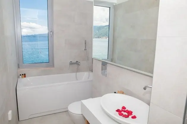 Deluxe Tek Büyük Yataklı Oda, Balkon, Deniz Manzaralı