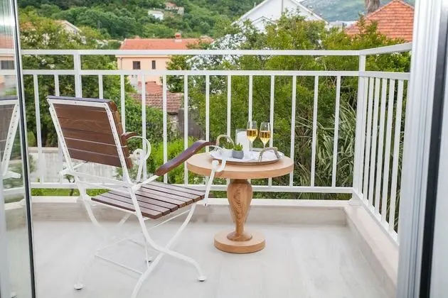 Tek Büyük Yataklı Oda, Balkon, Bahçe Manzaralı