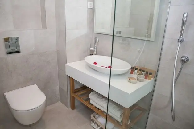 Tek Büyük Yataklı Oda, Balkon, Bahçe Manzaralı