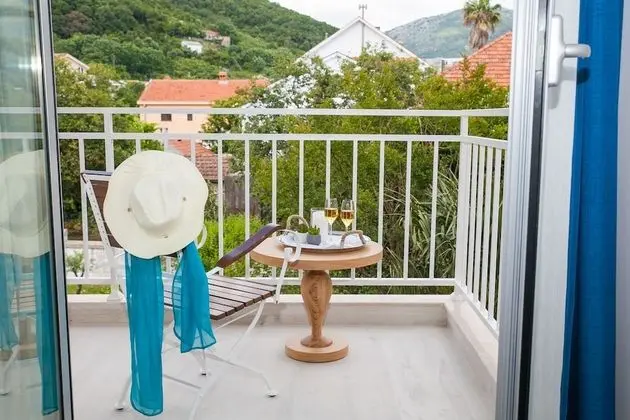 Tek Büyük Yataklı Oda, Balkon, Bahçe Manzaralı