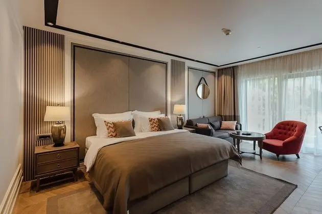 Junior Süit, Balkon, Kısmi Deniz Manzaralı