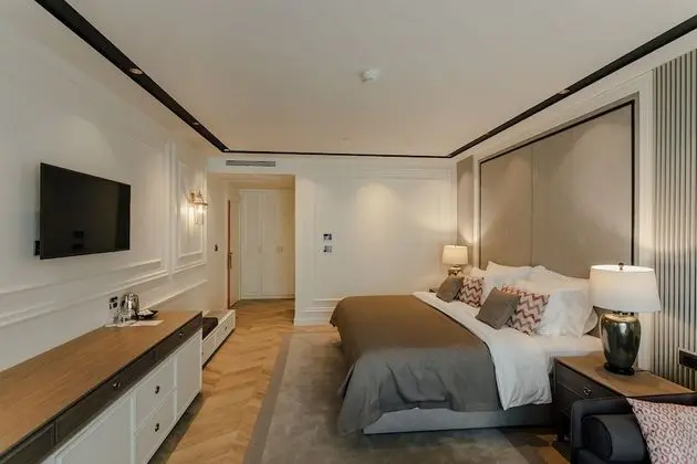 Junior Süit, Balkon, Kısmi Deniz Manzaralı