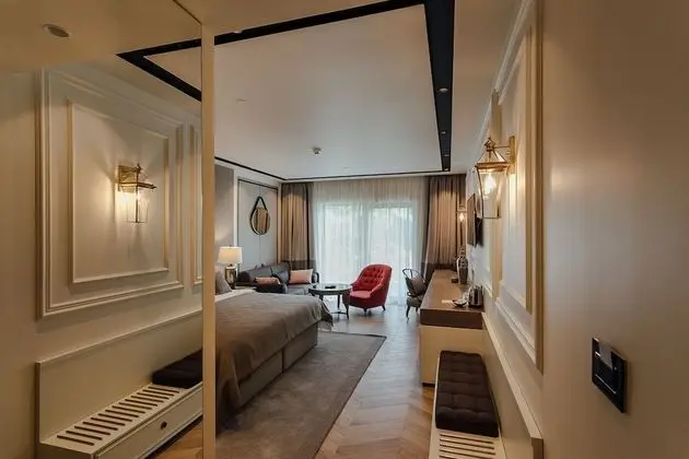 Junior Süit, Balkon, Kısmi Deniz Manzaralı