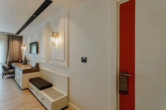 Junior Süit, Balkon, Kısmi Deniz Manzaralı
